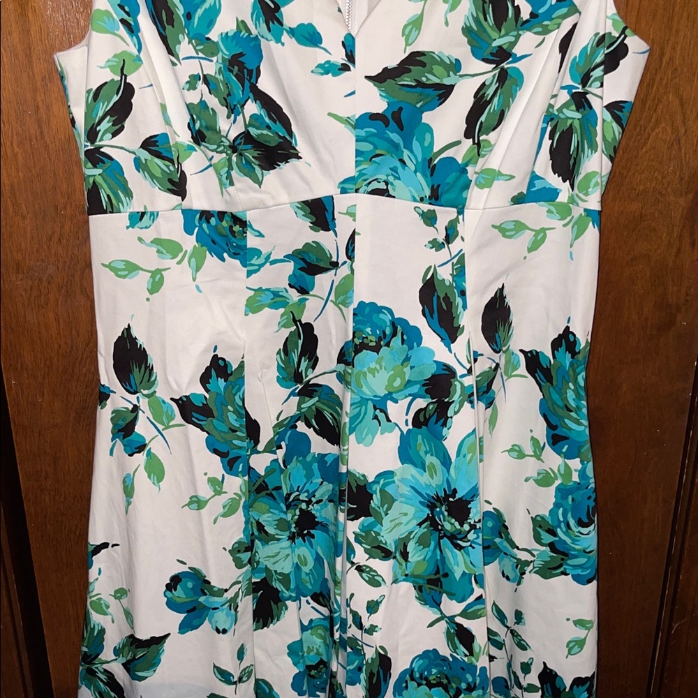 Gabby Skye Blue Floral Mini Dress - Picture 4 of 9
